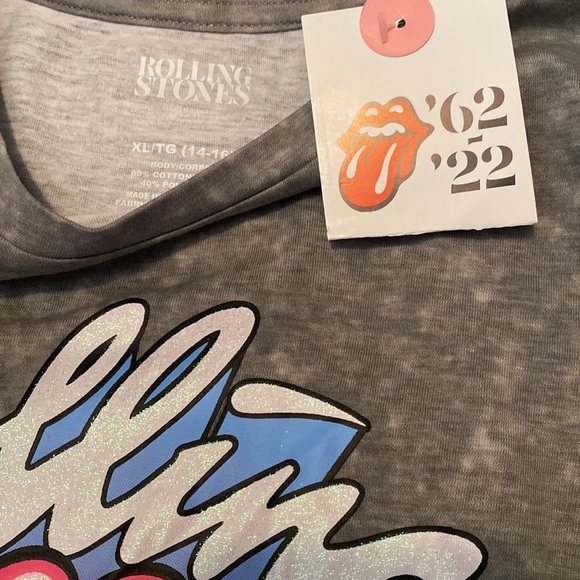 ⭐️ NWT Rolling Stones T-Shirt⭐️ - Picture 3 of 3